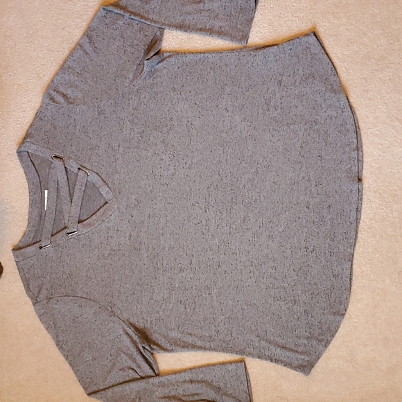 Maurices size 3X heathered charcoal gray sweater with criss cross v-neck - Picture 8 of 9
